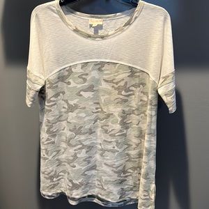 Hem & thread boutique shirt size Medium